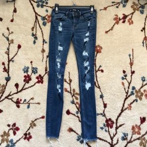 dark blue wash hollister jeans :*